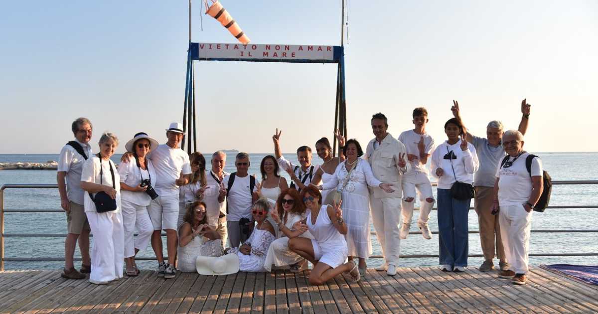 Gli "albisti": quel gruppo di baresi che si sveglia presto per andare a fotografare il sole che sorge